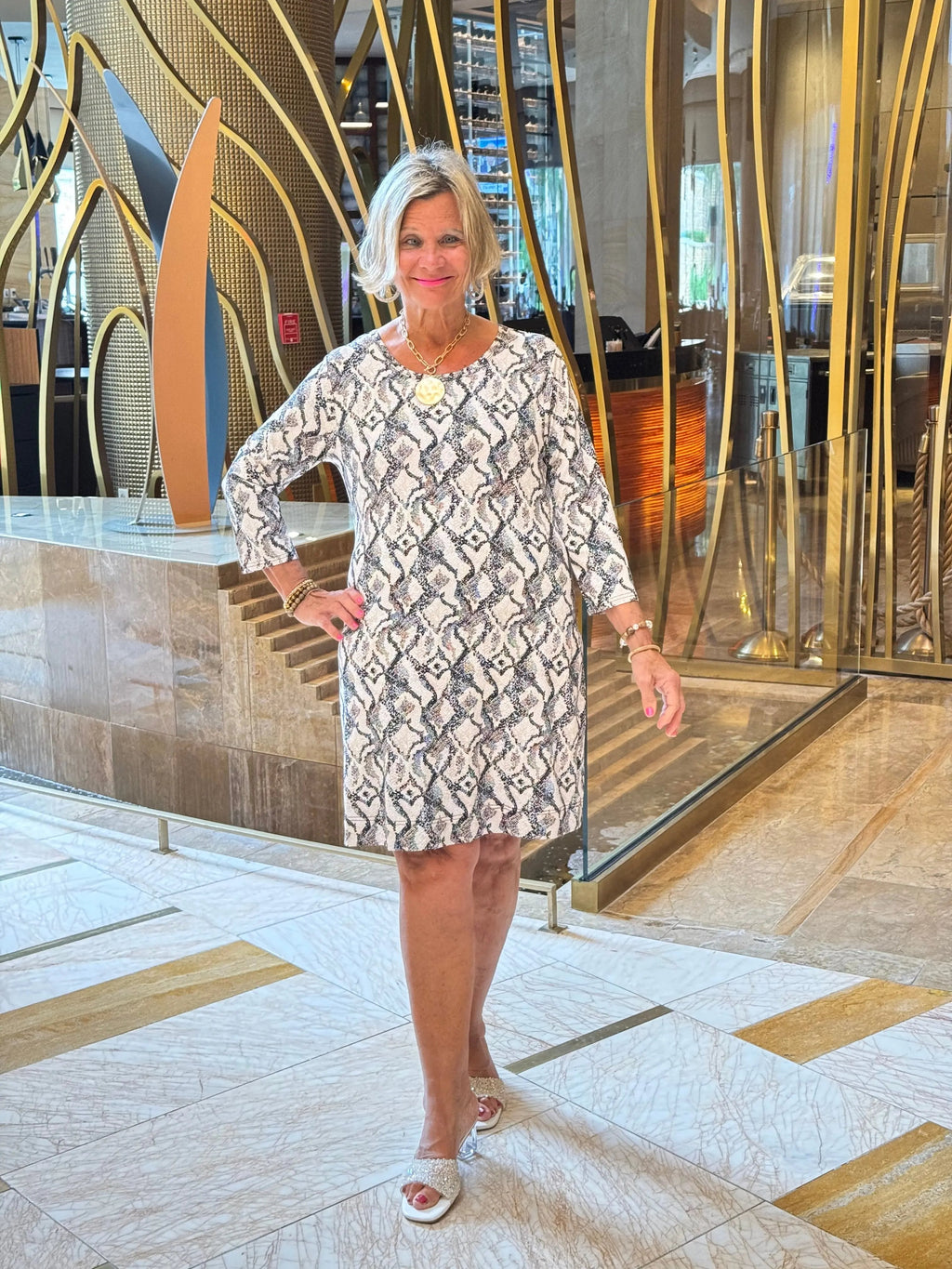 HOLIDAY WINTER WHITE WHITE SLEEVE DRESS