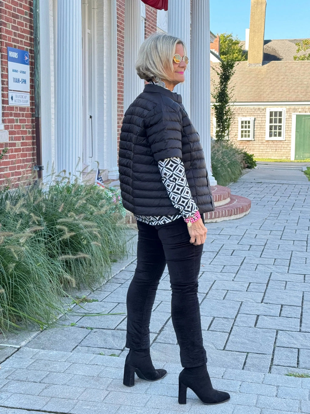LULU-B BLACK SHORT SLEEVE PUFFER JACKET
