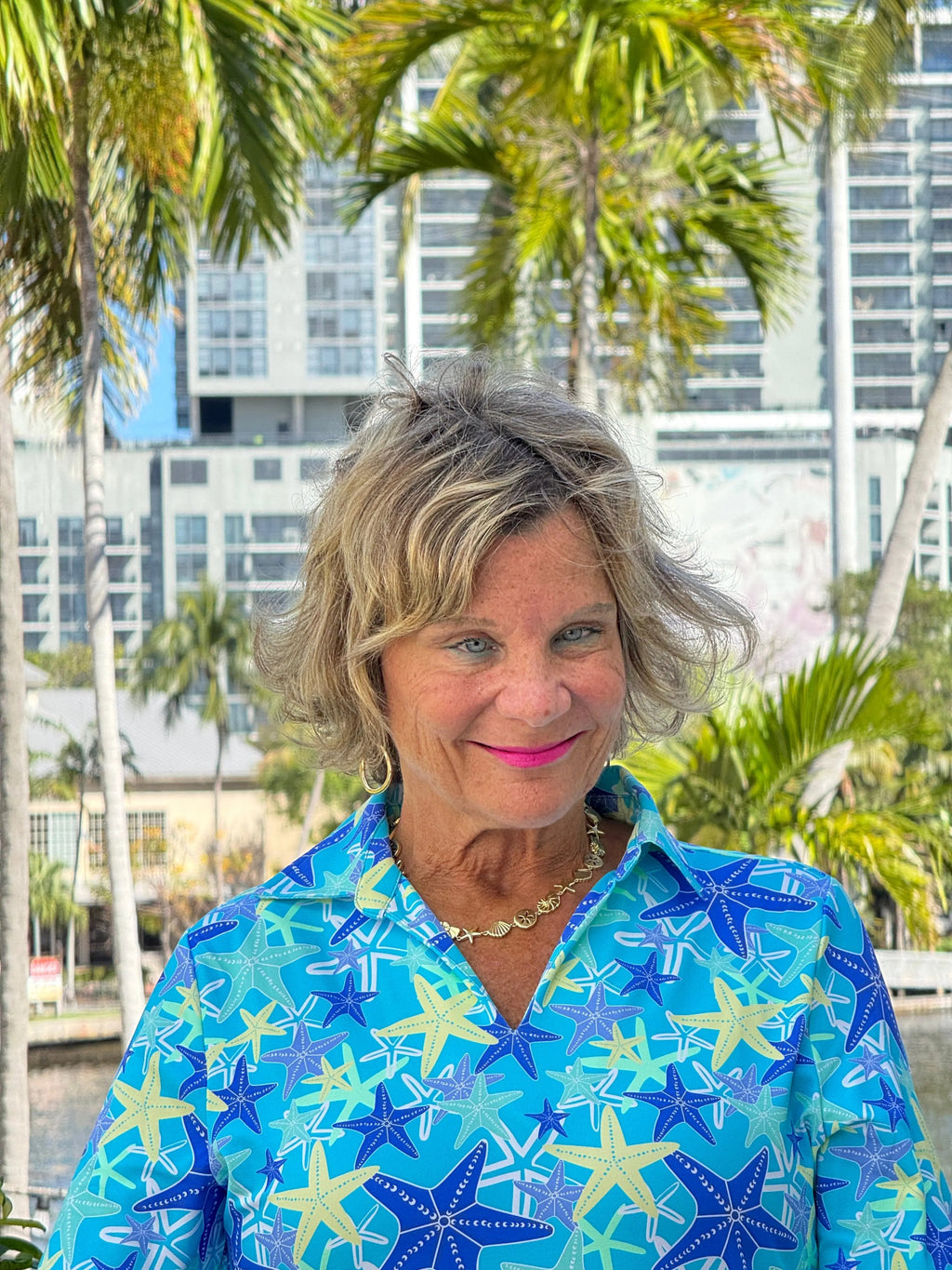 LULU B STARFISH SPLASH 3/4 SLEEVE V-NECK COLLAR SHIRT