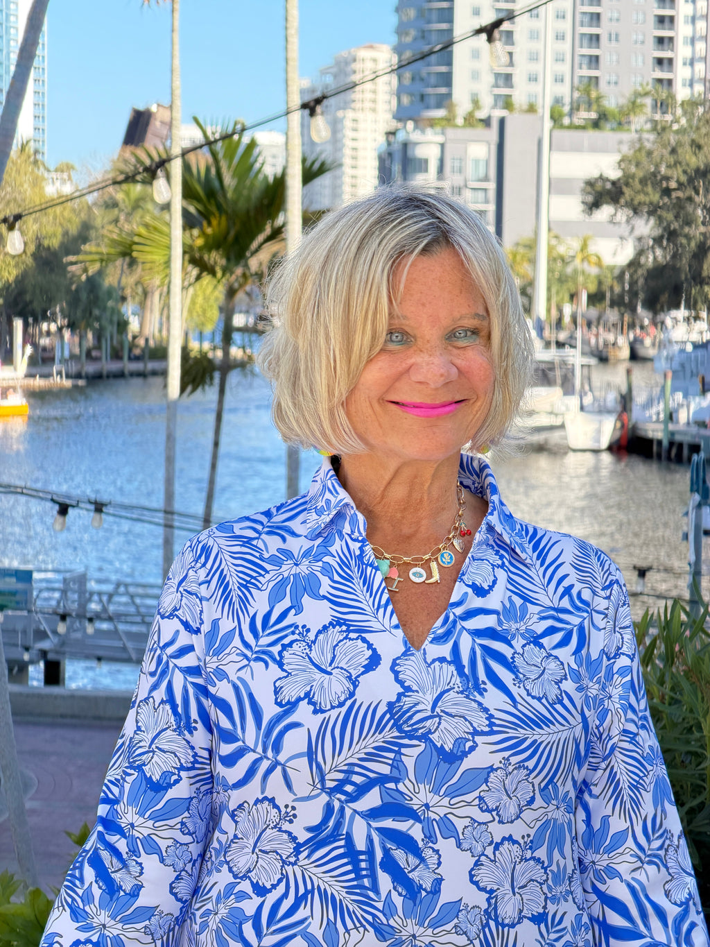 LULU B HIBISCUS COAST COLLAR SLEEFVE TOP