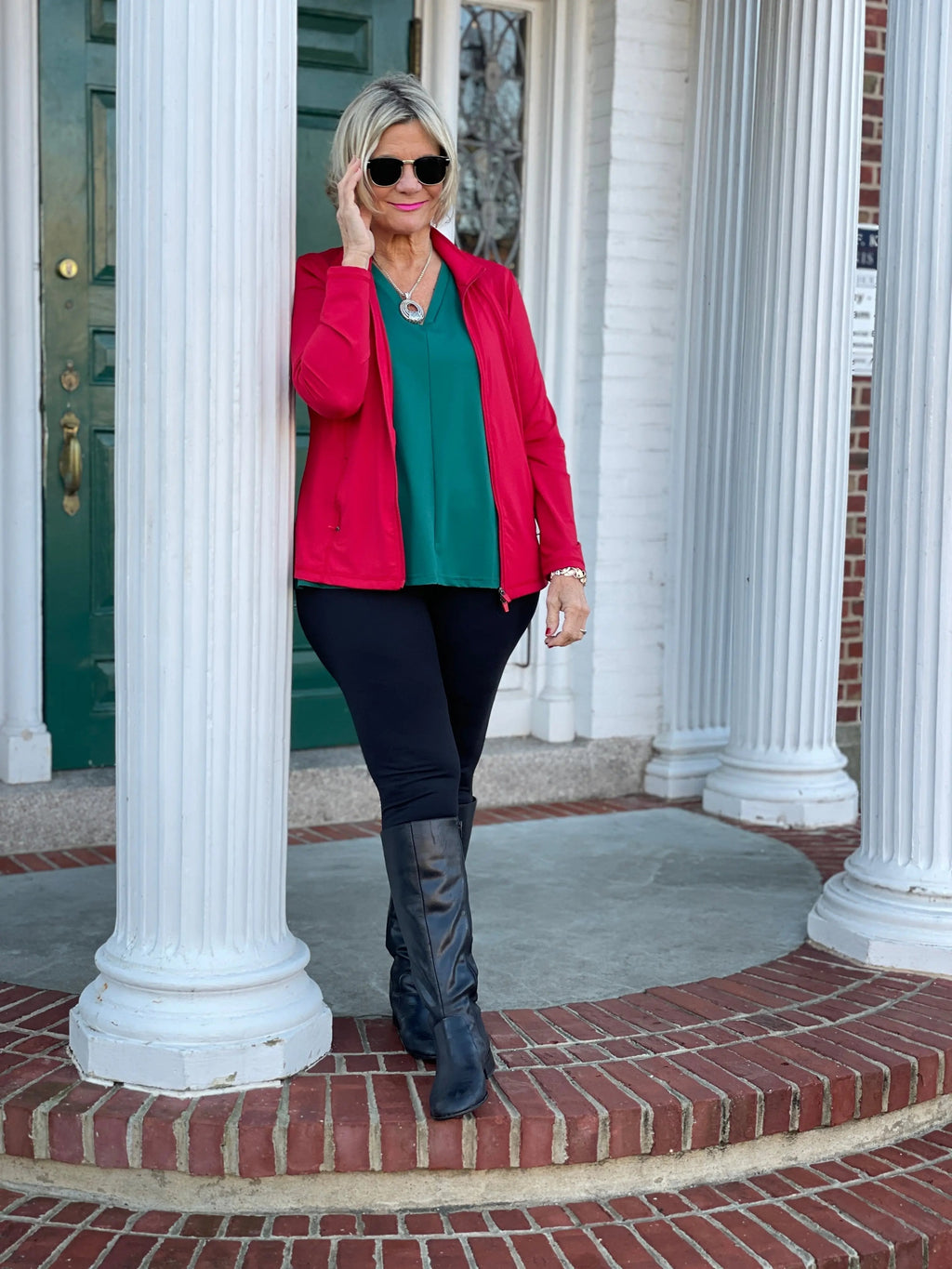 LULU-B EMERALD TAILORED V SLEEVE TOP