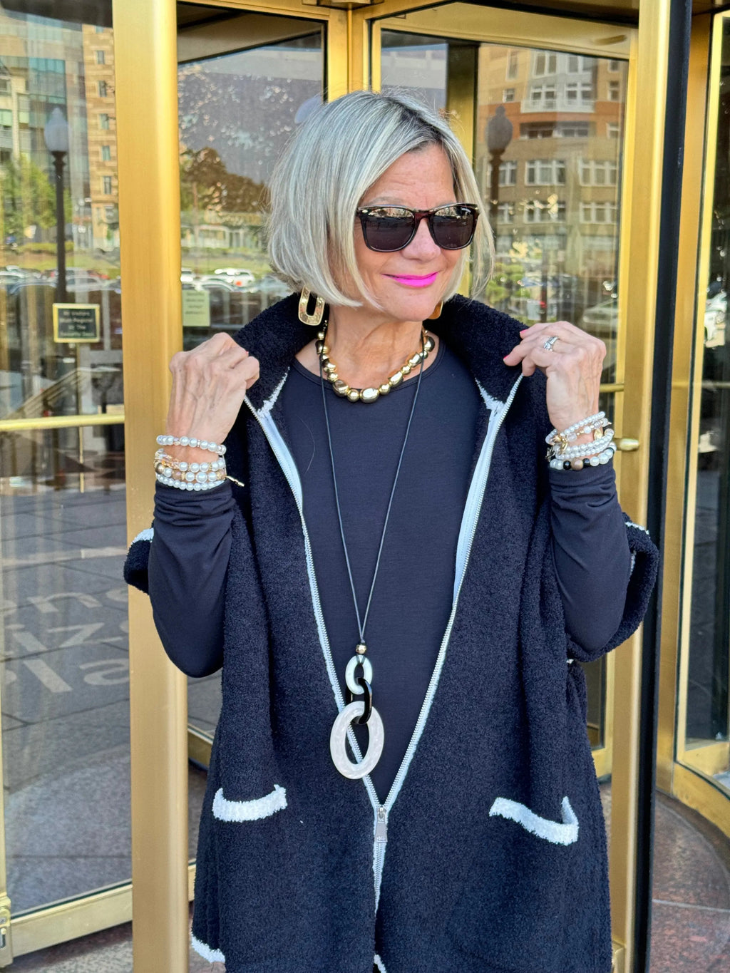 GOLD WHITE CIRCLE NECKLACE