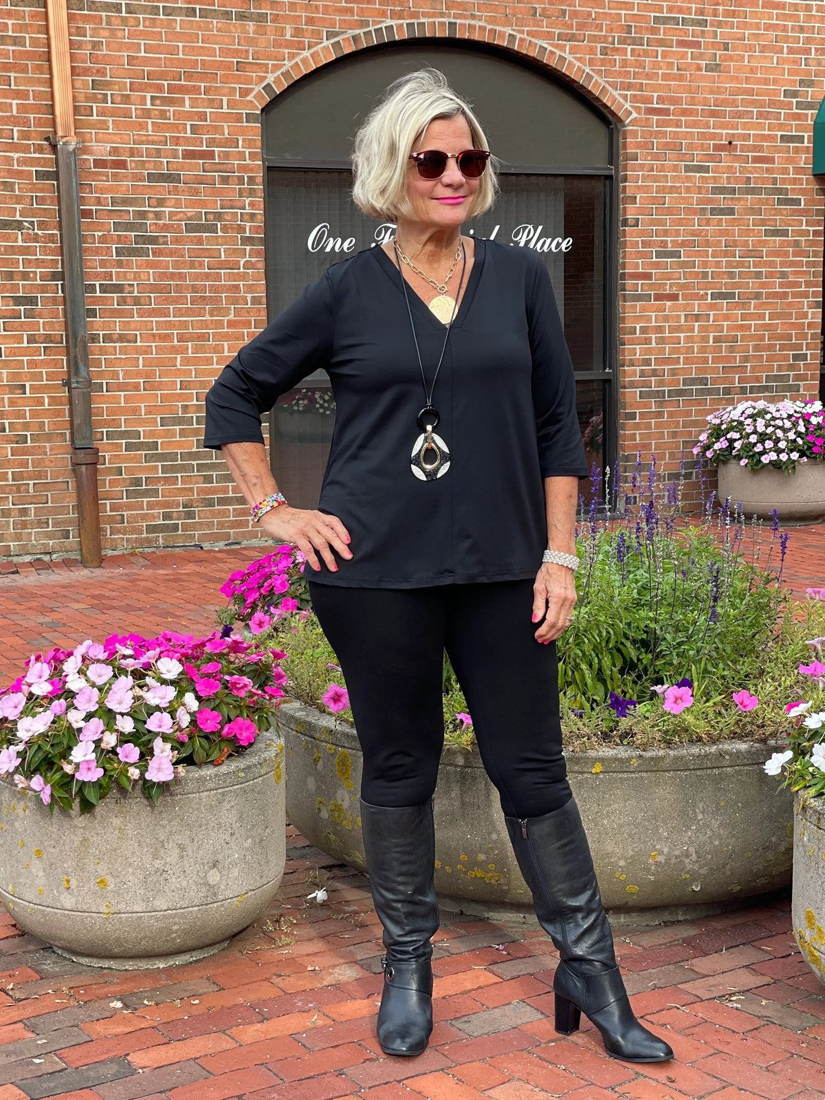 LULU-B BLACK TAILORED V SLEEVE