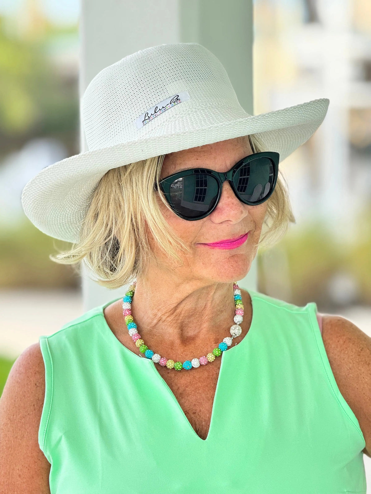 CLEAR LIME SOLID SLEEVELESS V TOP
