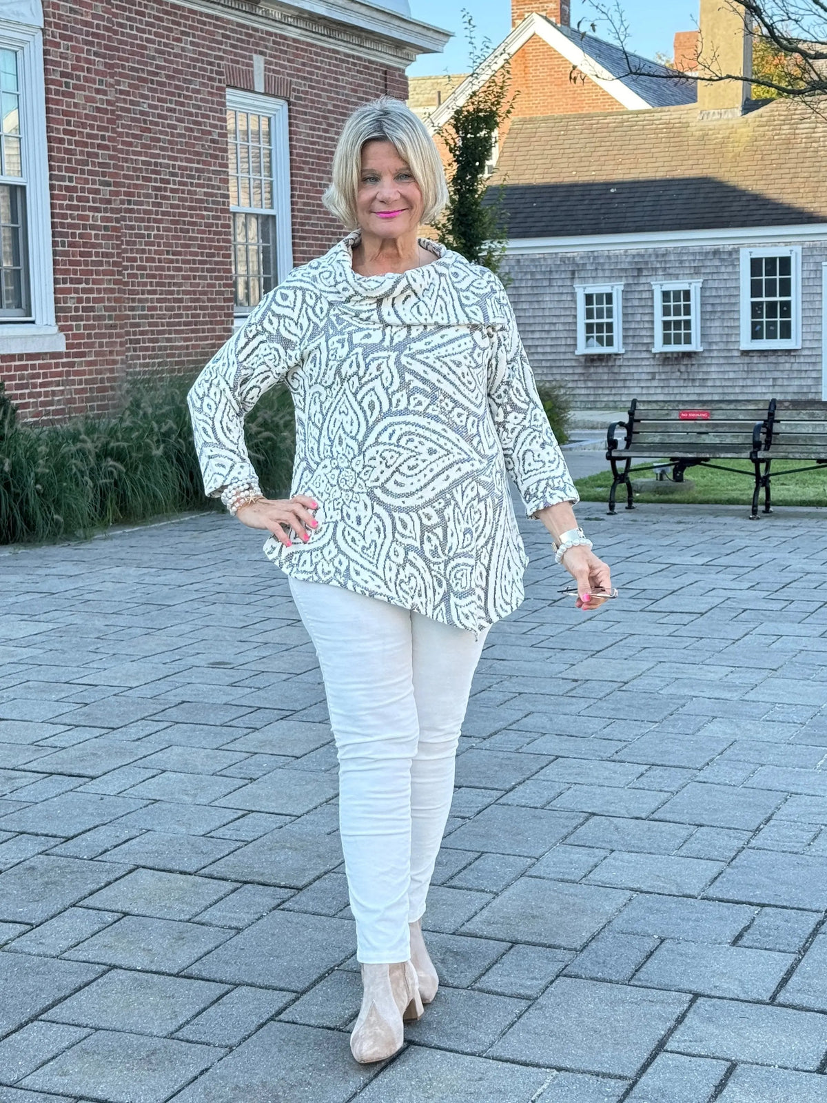 HOLIDAY IVORY JACQUARD TOP