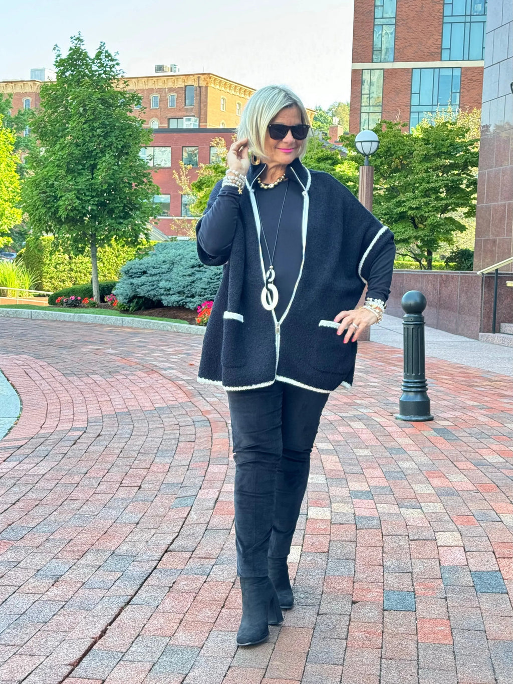 AUTUMN BLACK ZIPPER JACKET