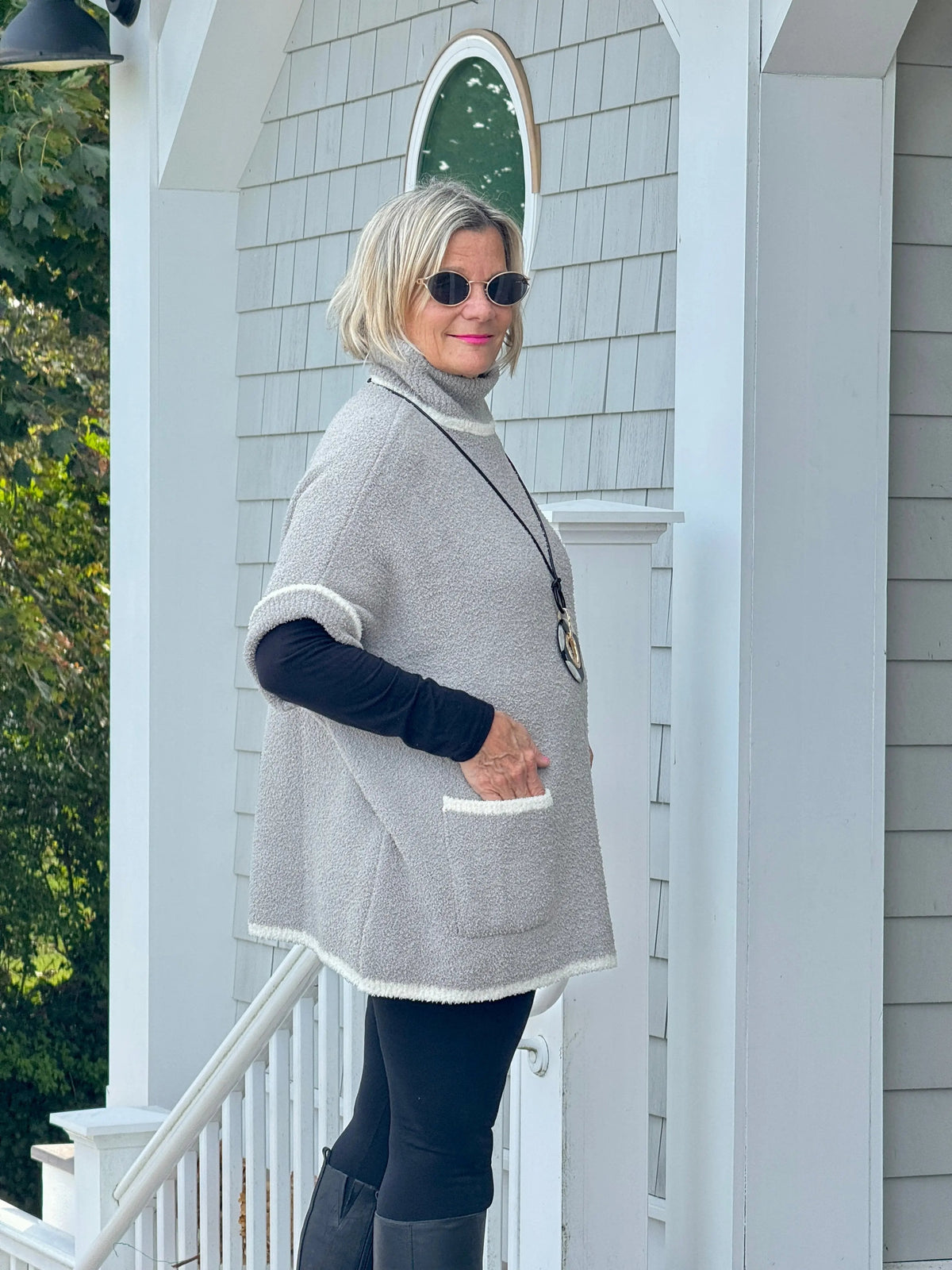 Colored Edge Solid Sleeveless Pocket Sweater Gray