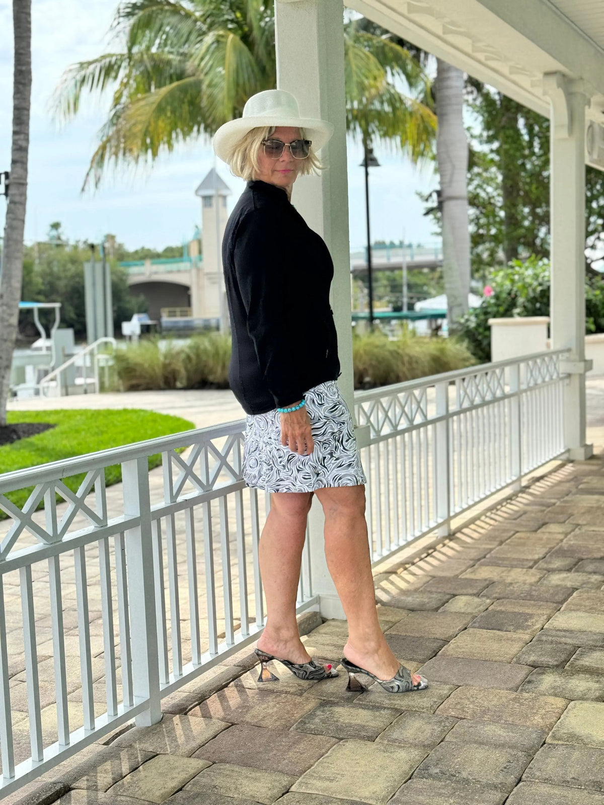 LULU-B ELEGANT EXPRESSIONS SKORT