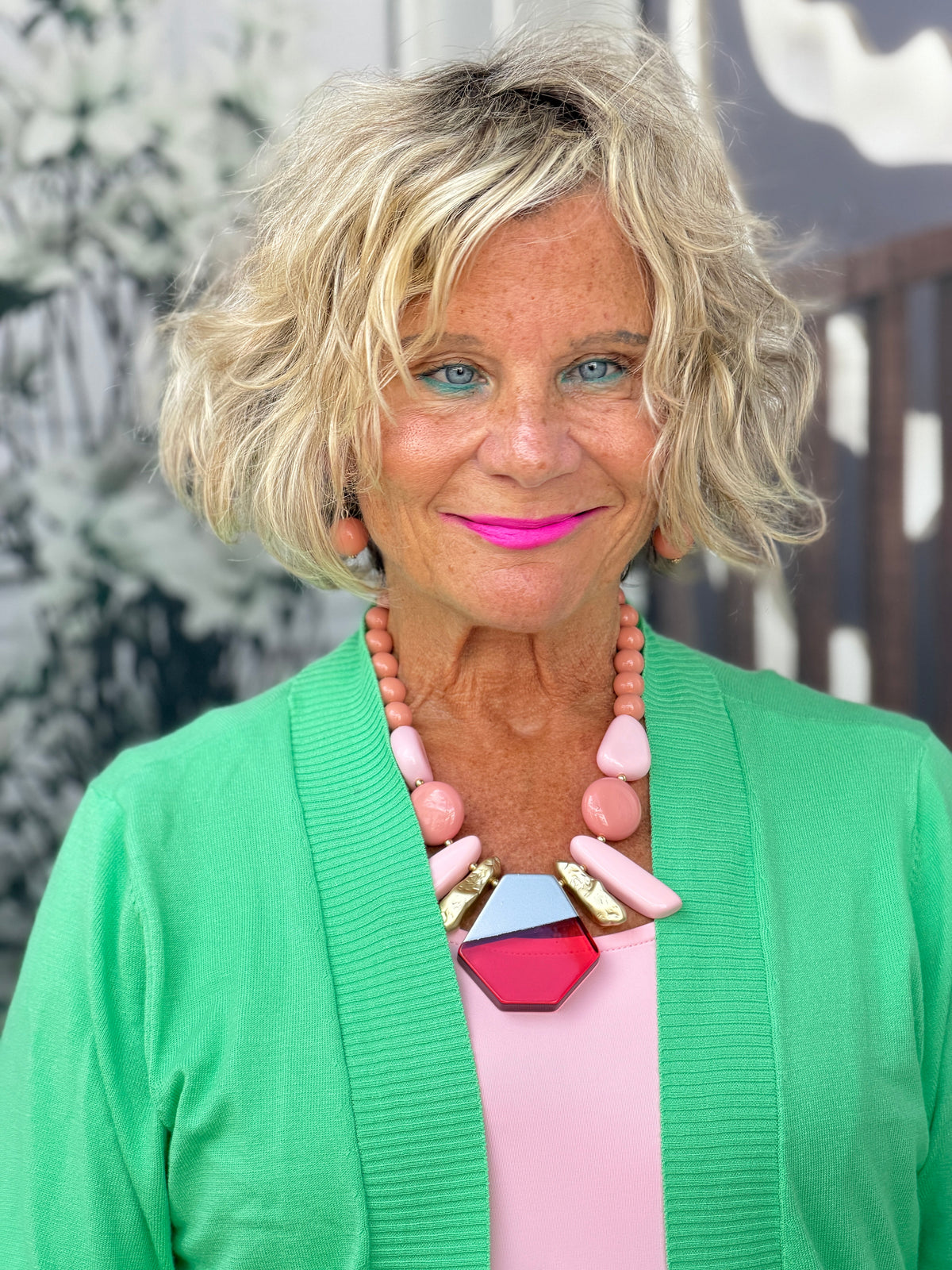 BLUSH STATEMENT NECKLACE