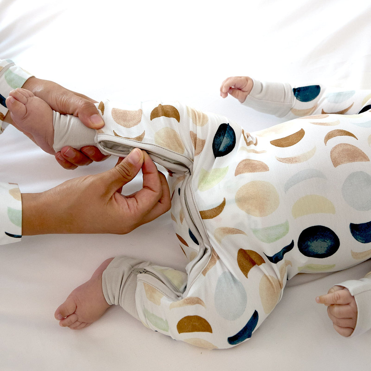 Luna Neutral Crescent Zippy