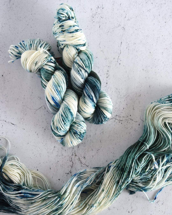 Destination Yarn Worsted Weight Yarn Aspen - Suitcase