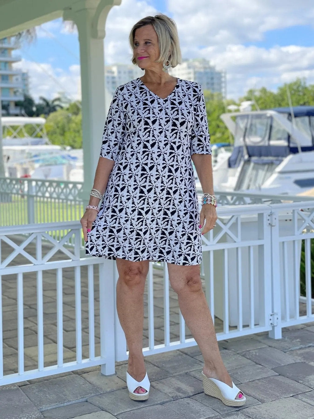BLACK AND BEIGE ELBOW SLEEVE DRESS