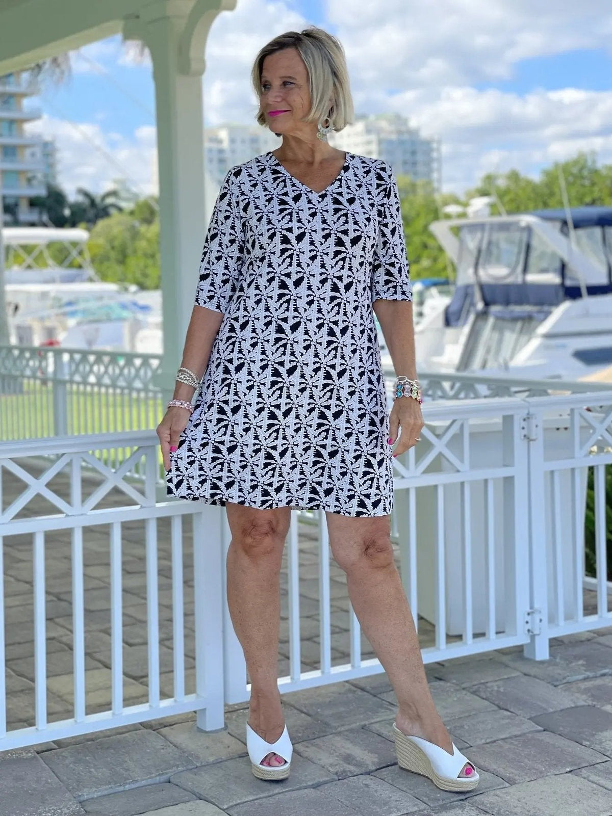 BLACK AND BEIGE ELBOW SLEEVE DRESS