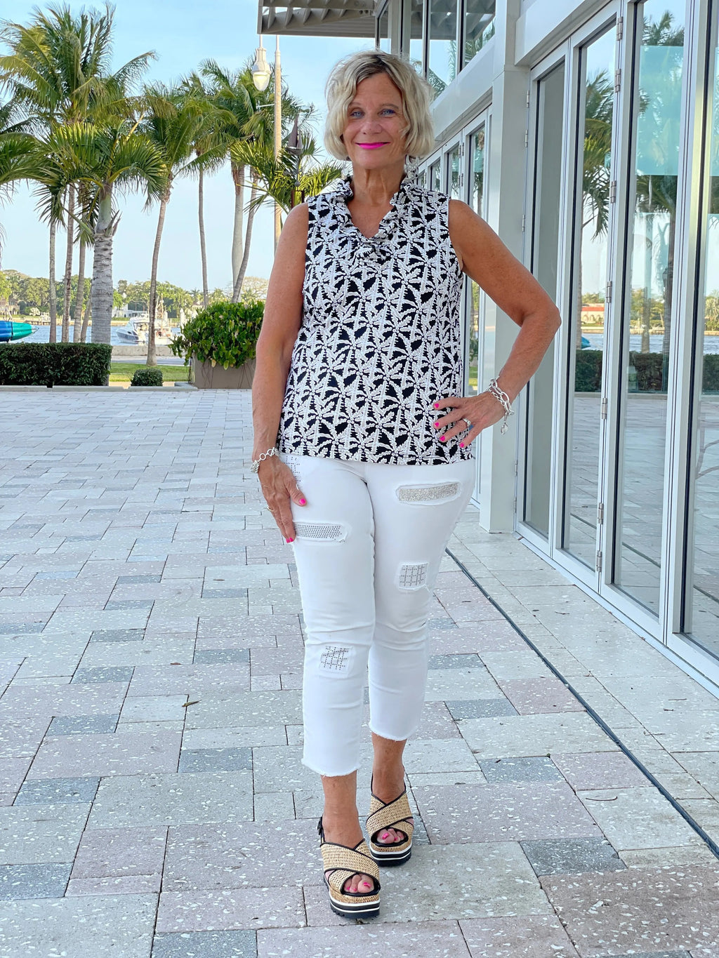 BLACK AND BEIGE SLEEVELESS RUFFLE