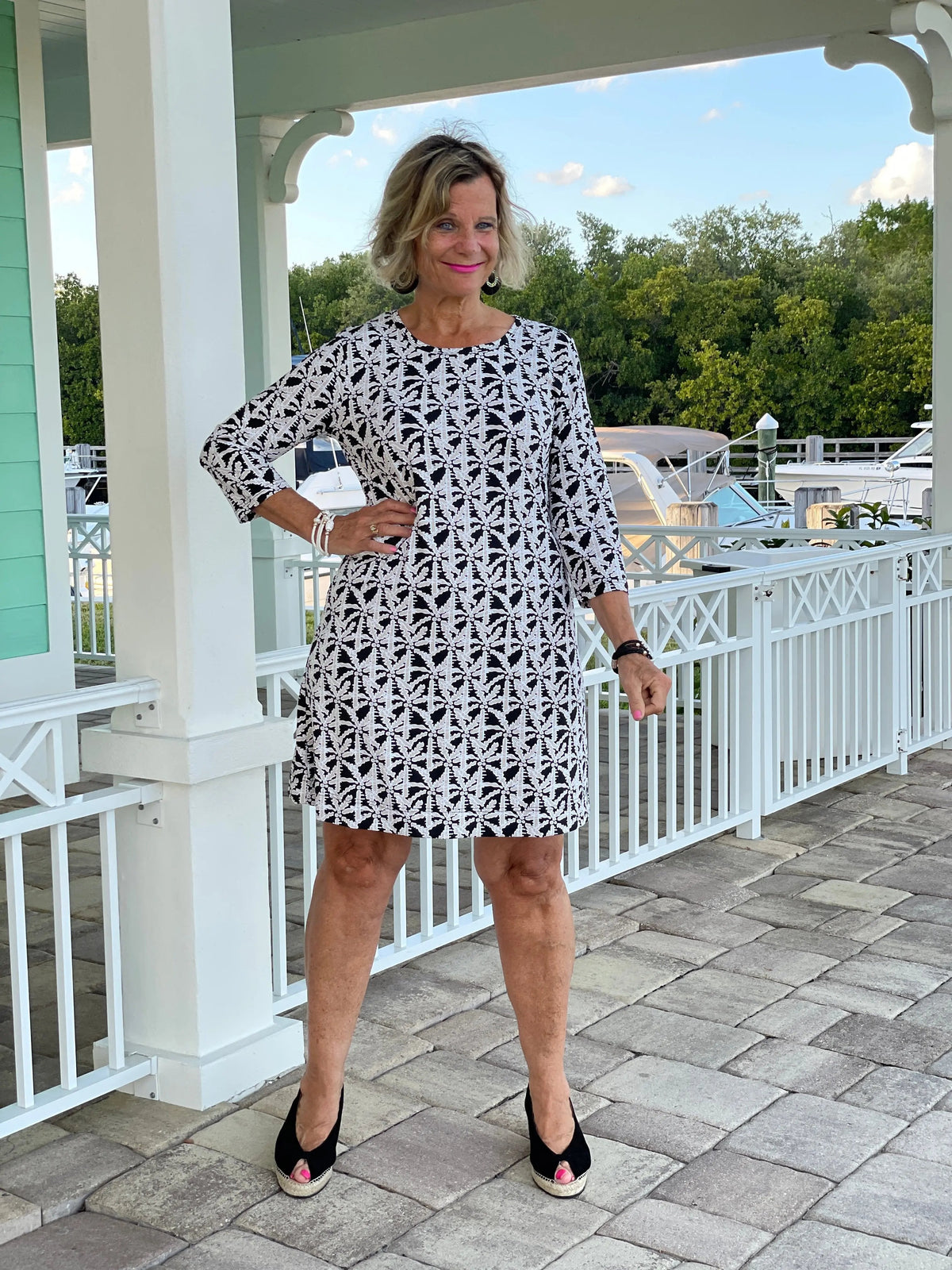 BLACK AND BEIGE SLEEVE DRESS