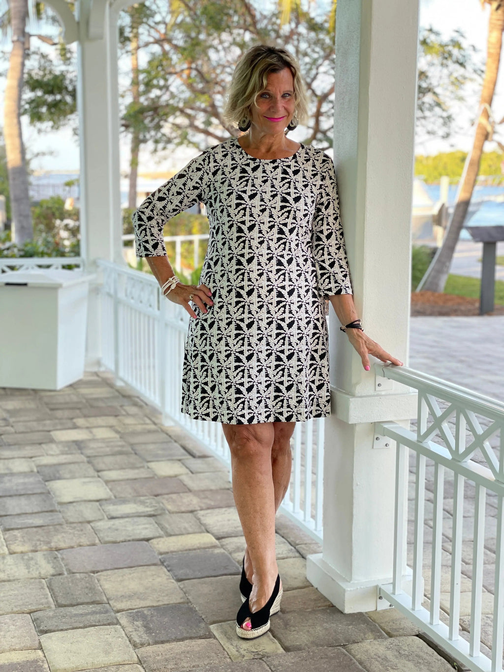 BLACK AND BEIGE SLEEVE DRESS