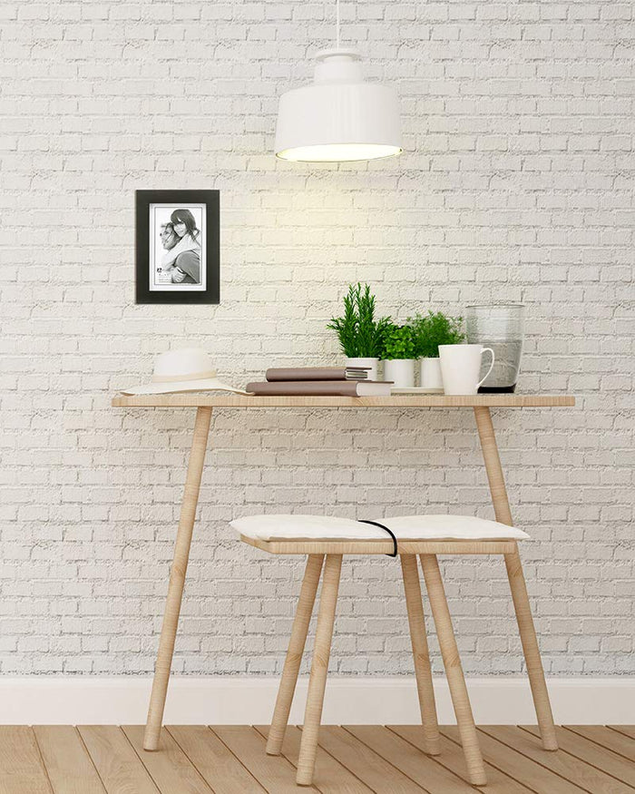 Malden Linear Black Frame
